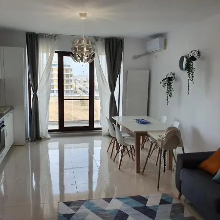 Anya Mamaia Nord